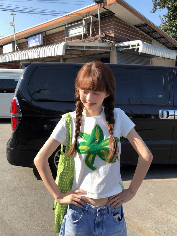 Y2K Hot Girl Style Hand-Painted Green Floral Print Cropped Short Sleeve T-Shirt Women White Slim Fit Waist-Exposing Top American Vintage Vacation