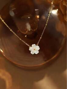 1pc Stainless Steel Romantic White Shell Flower Pendant Necklace, French Vintage Clavicle Chain, Elegant Daily Accessory For Women, Suitable For Christmas, Halloween, Thanksgiving, Valentine's Day, Birthday And Other Holiday Gifts - Flower Necklace - View 5