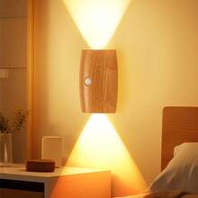 Luz de pared con sensor de movimiento LED, lámpara de pared decorativa, luz nocturna con sensor USB inalámbrica, luz de pared LED inalámbrica, luz nocturna magnética recargable, adecuada para pasillo, gabinete de cocina, armario y decoración de habitación - forma de barril de madera - Ver 8
