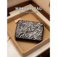 Yves Saint Laurent Tas Kosmetik Motif Zebra, Cocok untuk Penggunaan Sehari-hari, Dengan Nuansa Mewah, Multifungsi, Mudah Dibawa, Tas dengan Resleting, Dapat Digunakan untuk Menyimpan Sampel dan Kebutuhan Sehari-hari, Cocok untuk Penggunaan Sehari-hari, Kerja, Perjalanan dan Sekolah -HADIAH-15 - Hitam dan Putih - View 2