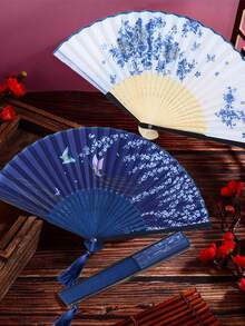 两把花卉蝴蝶图案折叠手扇，适合中式或西式风格，非常适合婚礼、派对、演出、舞蹈、家居装饰、节日、生日和毕业礼物，新娘竹扇，是伴娘礼物和婚礼装饰的理想之选，可折叠婚礼回礼，新娘送礼会和夏季活动的理想之选 - 藍白色 - 查看 3