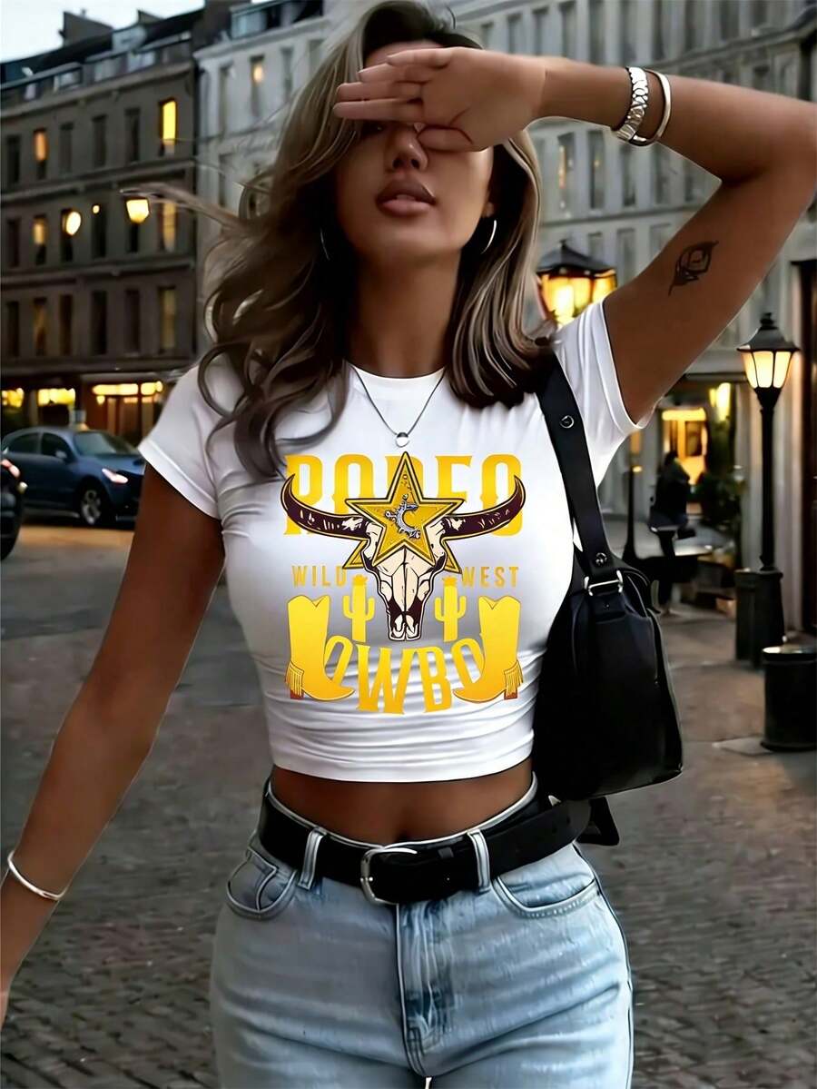Women's Fitted Short Sleeve Graphic Crop Top With Bull Skull Print 'Rodeo Cowboy Wild West', Y2K Style Women's Cowboy Skull Print Crop Top - 白九 - 查看 1