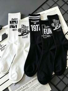 4 paires de chaussettes mi-mollet pour hommes, contraste noir & blanc aléatoire avec lettres & chiffres, haute élasticité, côtelées, respirantes, absorbantes, portables toute l'année, style de rue cool, convient pour le campus, les sorties, le quotidien, les festivals de musique, les fêtes, les sports - Multicolore - Voir 8