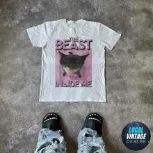 T-shirt con stampa oversize, t-shirt vintage retrò, t-shirt Mondiale 2026, t-shirt estetica Y2K, La bestia dentro di me t-shirt, t-shirt divertente con volto di gatto, t-shirt con motivo retrò Y2K anni '90, t-shirt satirica - 1 - Visualizzare 4