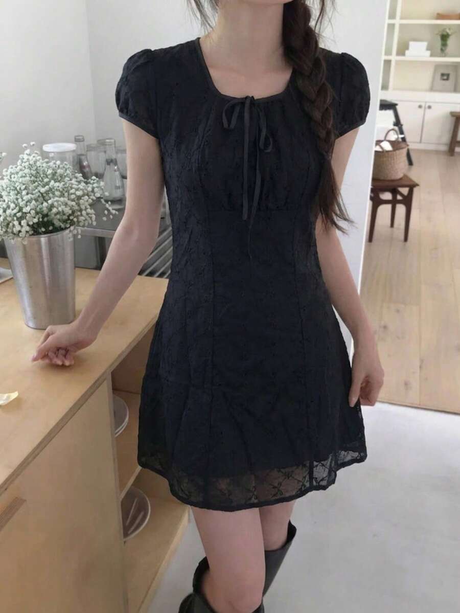 YCYC 韓式蝴蝶結裝飾女款百搭寬鬆後拉鍊短袖短洋裝 - 黑色 - 查看 1
