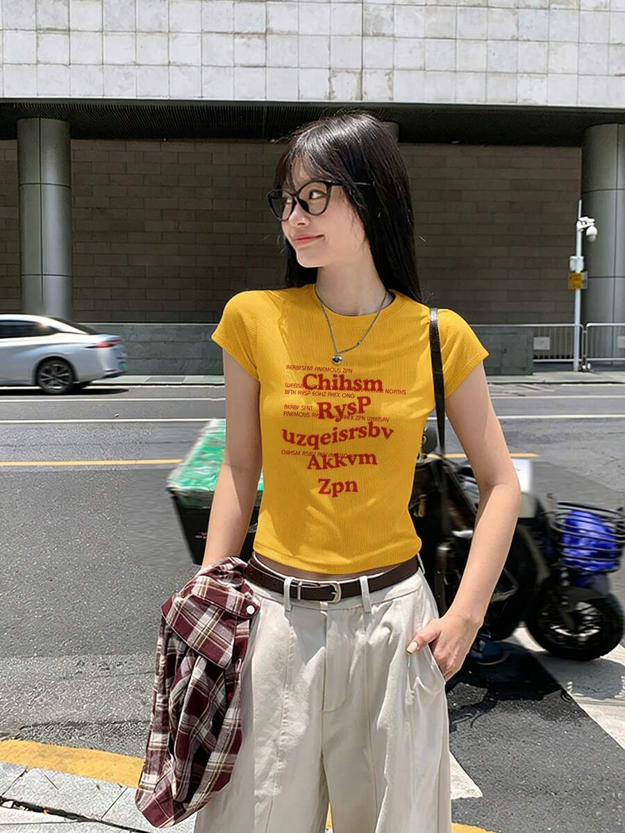 女款美式街頭風修身版型標準肩短袖T恤,夏季顯瘦百搭黃色休閒上衣 - 黃色-1 - 查看 1
