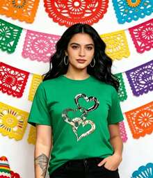 El estampado presenta un diseño en forma de corazón, una camiseta casual de manga corta y cuello redondo para mujer, adecuada para el uso diario en verano - Camiseta unisex - Verde - Ver 1
