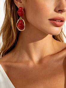 1 Paar luxuriöse asymmetrische Tropfenohrringe im französischen Stil für den Sommerurlaub am Strand, vergoldet, mit doppelten Barock-Imitaten und Kunstperlen, für Damen, zum Pendeln, für Dates und Partys, eleganter Schmuck - golden + rot - Übersicht 4