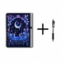 1套夢幻月光魔法風2D螺旋線圈筆記本組，封面飾有新月、盛開花朵與優雅鹿，散發神秘浪漫氣息。共100頁，書寫流暢。搭配同款風格筆，適合返校、工作記錄、日記、日常規劃，亦是畢業、生日等絕佳禮物選擇。 - L - 查看 4