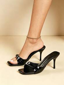 Sandalias mule de mujer de cuero charol negro brillante premium con punta cuadrada y tacón de aguja, diseño minimalista de metal con punta abierta, versátiles para oficina, transporte, vacaciones, citas y fiestas - Negro - Ver 5