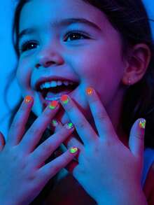 1 buah Stiker Seni Kuku Fluorescent Kartun Makanan Penutup, Desain Kartun Makanan Penutup Berwarna-warni, Mudah Menciptakan Gaya Seni Kuku yang Segar dan Lucu untuk Anak-anak, Cocok untuk Pesta Ulang Tahun, Dekorasi Sehari-hari, dan Lainnya - MultiWarna - View 4