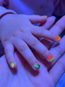 1 buah Stiker Seni Kuku Fluorescent Kartun Makanan Penutup, Desain Kartun Makanan Penutup Berwarna-warni, Mudah Menciptakan Gaya Seni Kuku yang Segar dan Lucu untuk Anak-anak, Cocok untuk Pesta Ulang Tahun, Dekorasi Sehari-hari, dan Lainnya - MultiWarna - View 3