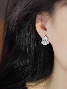 1 Pair Exquisite High-End Elegant Sparkling Full Rhinestone Synthetic Zirconia Fan-Shaped Personalized Fashion Design Unique Light Luxury Minimalist Sophisticated Women's Copper Alloy Earrings - Silver - View 5