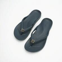 Chanclas de playa unisex con soporte de arco de unicolor, sandalias neutras para vacaciones para playa y hogar, primavera verano otoño - Flor de zapato de diamante negro azul marino - Ver 12