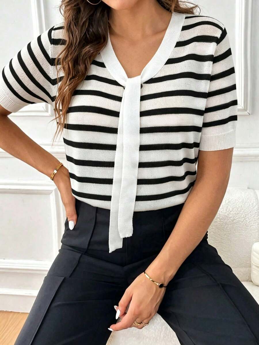 Blusa de punto de manga corta con cuello de contraste a rayas para tallas grandes