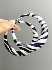 1 Pair Fashionable Elegant Minimalist Versatile Geometric Circle Zebra Print Earrings Suitable For Women To Wear In Any Occasion Date Gift For Loved Ones - Black and White - View 4