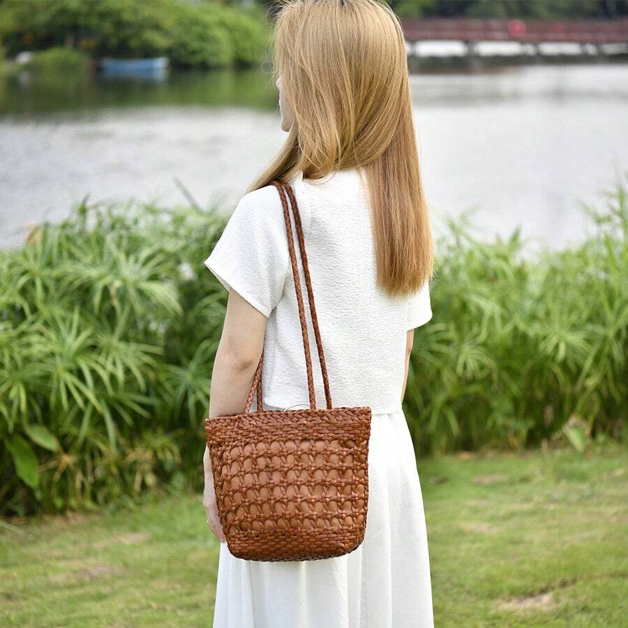 Bolso de Hombro de Cuero Genuino, Nuevo Otoño/Invierno 2023, Bolso Tejido a Mano Vintage, Estilo Bosque Hueco para Mujer - Café - Ver 1