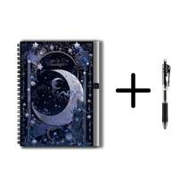 1套夢幻月光魔法風2D螺旋線圈筆記本組，封面飾有閃爍星星、月亮與花朵，散發神祕浪漫氣息。內含100頁(50張)，書寫流暢。附贈配套精美原子筆。適合開學、工作與學習，亦適合作為畢業與生日的高品質禮物，可用作日記、日誌計畫本、備忘錄。 - J - 查看 4