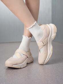 Skechers MOONHIKER 玛丽珍魔术贴运动鞋，女士休闲鞋，轻便舒适，日常通勤休闲鞋 177602-NAT - 自然色 - 查看 4