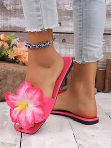 Women's Fashionable Rose Red Floral Sandals, Flat, Square Toe, Non-Slip, Suitable For Outdoor Wear, Vacation, Beach, And Casual Use. Hawaiian Style Floral Sandals, Soft Sole, Non-Slip, Sweet And Casual Sandals For Beach Outings. Simulated Large Floral Decoration Sandals, Rose Pink Flat Square Toe Summer Vacation Sandals. - Rose Red - View 5