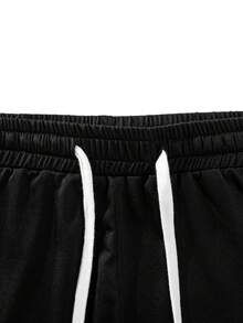 Conjunto de Camisola Corta de Cuello Cuadrado Acanalado Blanco Versátil para Uso Interior/Exterior & Pantalones Cortos Deportivos Retro para Mujer - Blanco y Negro - Ver 4