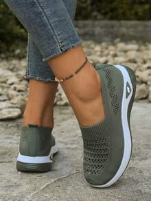Women's Lightweight, Thickened, Soft-Soled Walking Shoes; Summer Knitted, Breathable Casual Shoes; Versatile Loafers Available In Multiple Colors.Slip-On Sneakers - Green - View 6