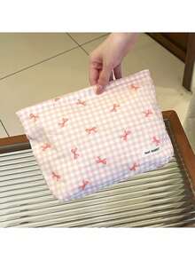1個客製化刺繡格紋蝴蝶結化妝包，大容量拉鍊收納袋，適合學生/上班族，日常收納/旅行整理組，支援獨家客製化，甜美風格化妝袋，清新春夏設計 - 彩色 - 查看 9