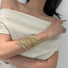 1pc Elegant Fashion Exaggerated Personalized Creative Versatile Niche High-End Exquisite Hollow Leaf Bangle Suitable For Women's Daily Wear - Gold - View 3