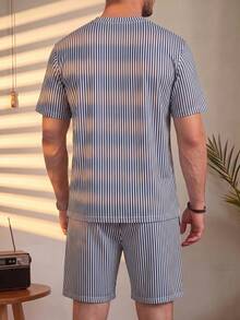 男士夏季圓領條紋短袖T恤與彈性腰膝蓋長度短褲套裝，適合休閒日常穿著 - 藍色 - 查看 6