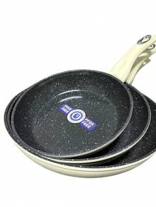 Ensemble de 3 poêles à frire en aluminium 20, 24 et 28 cm Créez un ensemble polyvalent et universel Le revêtement anti-rayures en céramique résiste aux dommages La poignée soft-touch ne chauffe pas et est confortable à utiliser - Voir 2