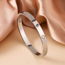 1pc Unisex Four-Leaf Flower Zirconia Open Bangle Bracelet, Stainless Steel Non-Fading Hypoallergenic Classic Style, Light Luxury Designer Jewelry, Versatile For Daily Wear, Dating, Commuting, Couple Jewelry - Silver - View 4