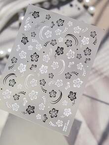 1 feuille d'autocollants pour ongles à motif floral nacré. Présentant des motifs de fleurs à cinq pétales noires et blanches avec un éclat iridescent, ces décalcomanies pour ongles auto-adhésives sont des accessoires parfaits pour le nail art DIY. - Multicolore - Voir 1