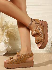 Sandalias de plataforma para mujer de unicolor, estilo punk, casual de playa para vacaciones al aire libre, con cierre de gancho y bucle y remaches, para usar en casa - Marrón - Ver 5