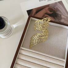 1pc Elegant Fashion Exaggerated Personalized Creative Versatile Niche High-End Exquisite Hollow Leaf Bangle Suitable For Women's Daily Wear - Gold - View 4