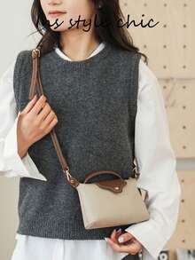 Practical And Stylish Handbag. The Compact Bag Shape And Classic Color Scheme Make It An Elegant Choice For Any Occasion, Combining Timeless Design With Everyday Convenience. - Khaki - View 5