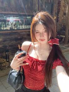 法式方領波點紅色短袖女版夏季收腰短版娃娃上衣露肩花瓣袖度假上衣 - 紅色 - 查看 7