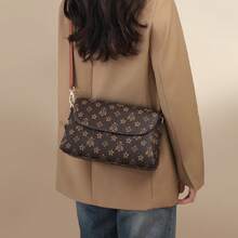 Bolso pequeño para mujer, novedad de otoño 2025, bolso bandolera versátil para mujeres de mediana edad y mayores, bolso de hombro con diseño vintage, bolso de cuero suave para mamá, bolso de - Marrón café (diseño genérico, sin logotipo) - Ver 3