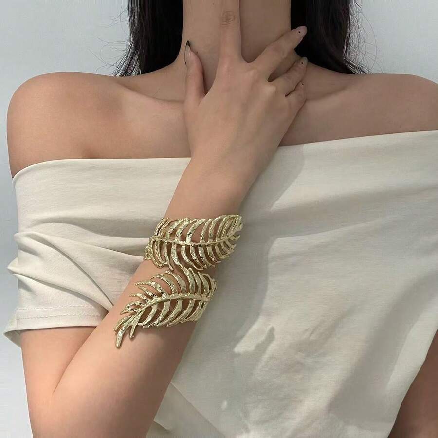 1pc Elegant Fashion Exaggerated Personalized Creative Versatile Niche High-End Exquisite Hollow Leaf Bangle Suitable For Women's Daily Wear - Gold - View 1