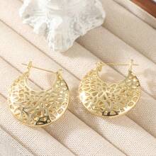 Minimalist Retro Hollow Round Hoop Earrings, Exquisite And Delicate Craftsmanship; Suitable For Daily Commute, Travel, Vacation, Party Occasions, Versatile Women's Jewelry Accessory - Gold - View 5