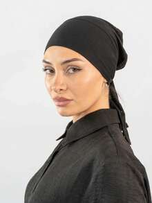 1 pieza Gorro interior con banda elástica incorporada y tiras para atar, suave como la seda, transpirable, absorbente de sudor, elástico, material anti-pilling, adecuado para uso diario como capa base - Negro - Ver 1