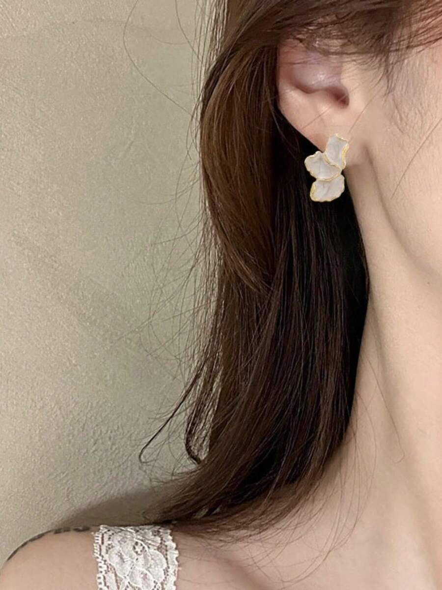 1對森系楓葉與花朵耳環,時尚輕盈奢華百搭極簡多彩花瓣耳釘 - 白色 - 查看 1