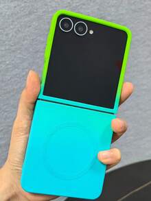 Funda de teléfono con bloque de color degradado magnético, compatible con Samsung Galaxy Z Flip 7 Z Flip6 ZFlip 5 ZFlip4 ZFlip 3 5G, admite carga inalámbrica, funda trasera de silicona líquida suave - Verde + Azul - View 3