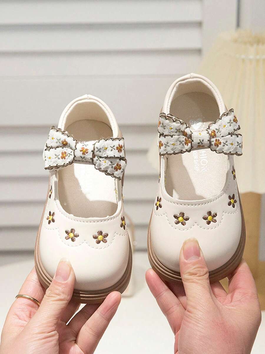 1 Pair Girls Spring New Style Walking Shoes Fashion Versatile Flat Shoes - Beige - View 1