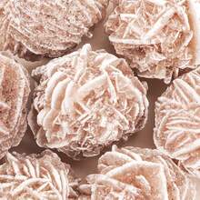 1/2/3/5pcs Natural Desert White Rose Raw Stone, Gypsum Type Natural Raw Stone, DIY Jewelry, Indoor Decor Stone, Aromatherapy Diffuser Stone Crystal, Premium Jewelry Decoration Sample, Bring Good Luck, Meditation Chakra Yoga Crystal, Best Holiday Gift - Natural Desert White Rose Gemstone - View 1