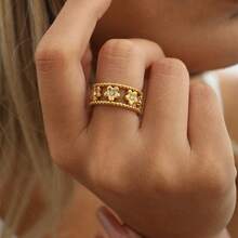 Vintage Hollow Carved Wide Band Gold Ring For Women, French Retro Exquisite Floral Pattern Finger Ring, Light Luxury Versatile Commuter Index Finger Ring - Gold - View 2