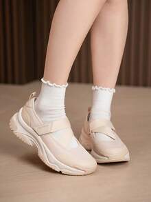 Skechers MOONHIKER 玛丽珍魔术贴运动鞋，女士休闲鞋，轻便舒适，日常通勤休闲鞋 177602-NAT - 自然色 - 查看 2