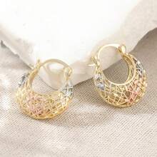 Hollow Floral Gold-Tone Hoop Earrings, Simple And Versatile, Suitable For Daily Commute, Party Gatherings, Classic Versatile Earrings For Women - Gold - View 4