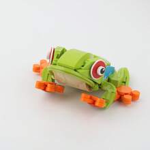 Adorable Tree Frog Building Block Model, MOC Interlocking Set, Creative STEM Building Blocks – DIY Home Decoration Desktop Ornament, Suitable As A Christmas, Holiday, Or Birthday Gift For Boys And Girls Aged 6 And Up. - Multicolor - View 4