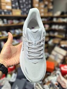Hoka One One 春夏新款 Bondi 9 路跑鞋,透氣輕量舒適緩震防滑四季通用中性鞋 灰色 - 灰彩色 - 查看 4