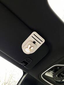 1 pieza Bolsa de almacenamiento para coche, soporte multifuncional de moda para gafas, diseño compacto que ahorra espacio, ranuras duales para tarjetas, cierre magnético fuerte, acceso conveniente, accesorio práctico para el interior del coche - Montado en el coche - Ver 20